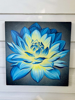 Lucky Blue Yellow Dahlia Soul Flower